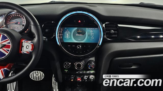 MINI Cooper Classic Third Generation 2022 — фото 15