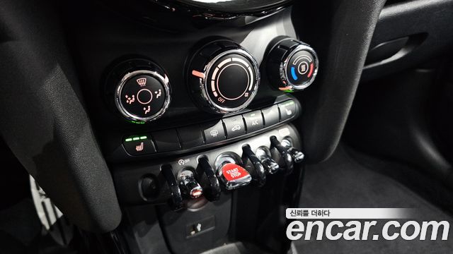 MINI Cooper Classic Third Generation 2022 — фото 17