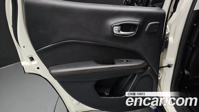 Jeep Compass (II) 2.4 limited 2WD 2021 — фото 25