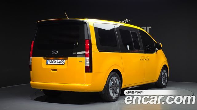 Hyundai Staria 4WD Tourer 11-Seater Modern 2022 — фото 2