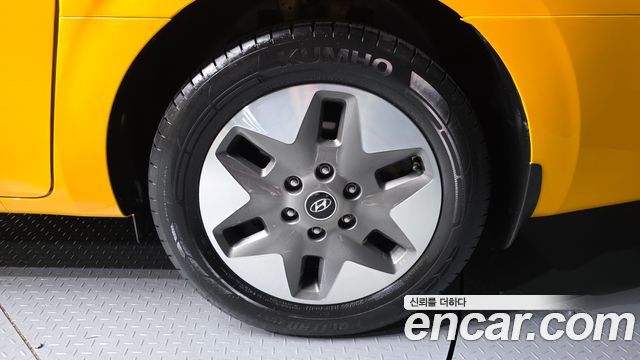 Hyundai Staria 4WD Tourer 11-Seater Modern 2022 — фото 5