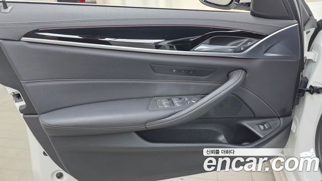 BMW 5 Series (G30) 523d M Sport 2021 — фото 24