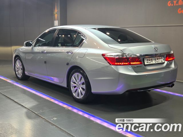 Honda Accord 2.4 9th 2014 — фото 3
