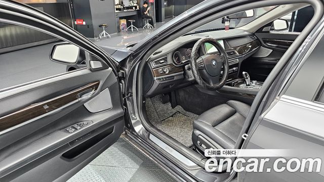 BMW 7 Series (F01) 750Li 2013 — фото 10