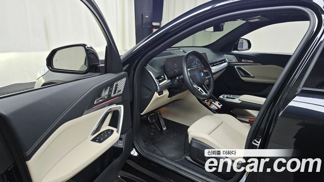 BMW iX2 (U10) eDrive 20 M Sport 2024 — фото 10