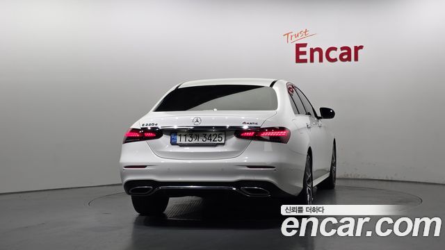 Mercedes-Benz E-Class (W213) E220d 4MATIC AMG Line 2021 — фото 4