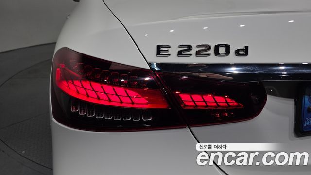 Mercedes-Benz E-Class (W213) E220d 4MATIC AMG Line 2021 — фото 23