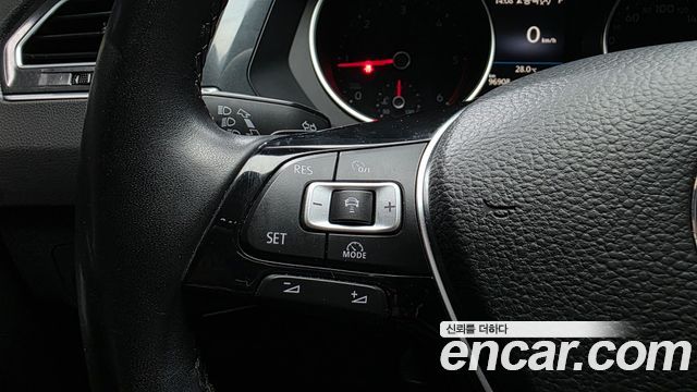 Volkswagen Tiguan (II) 2.0 TDI Prestige 2018 — фото 17