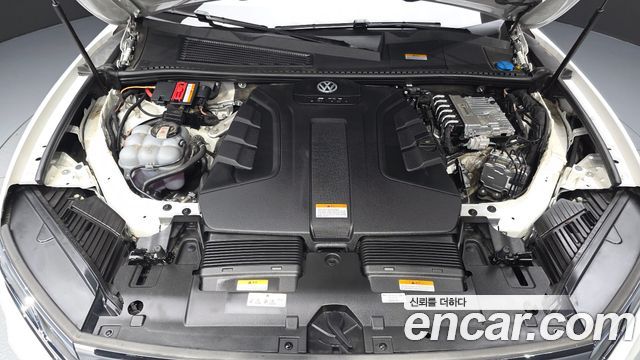 Volkswagen Touareg (III) 3.0 TDI Prestige 2023 — фото 6