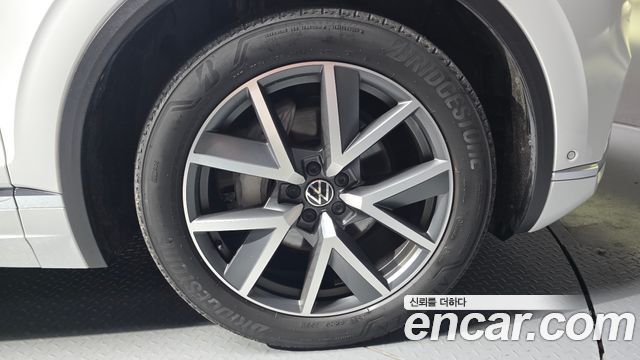 Volkswagen Touareg (III) 3.0 TDI Prestige 2023 — фото 27