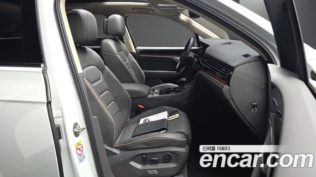 Volkswagen Touareg (III) 3.0 TDI Prestige 2023 — фото 32