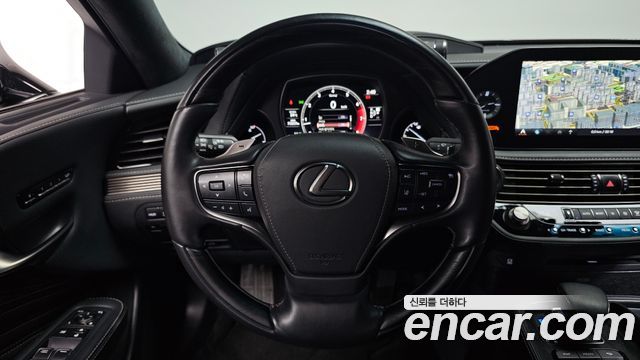 Lexus LS500 (V) 3.5 Platinum AWD 2022 — фото 17