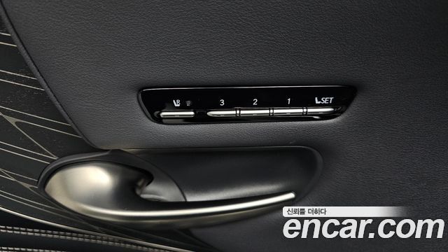 Lexus LS500 (V) 3.5 Platinum AWD 2022 — фото 35