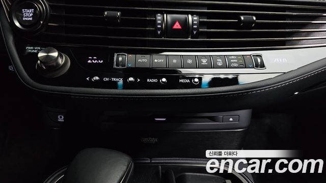 Lexus LS500 (V) 3.5 Platinum AWD 2022 — фото 37