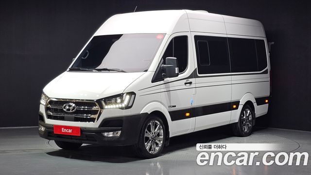 Hyundai Solati 15-seater Luxury