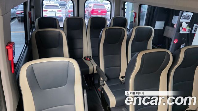 Hyundai Solati 15-seater Luxury 2025 — фото 11
