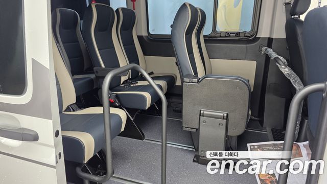 Hyundai Solati 15-seater Luxury 2025 — фото 12