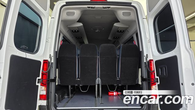 Hyundai Solati 15-seater Luxury 2025 — фото 20