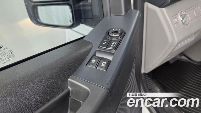 Hyundai Solati 15-seater Luxury 2025 — фото 27
