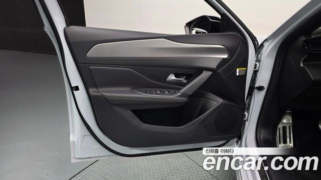 Peugeot 308 (III) 1.2 Hybrid GT 2024 — фото 30