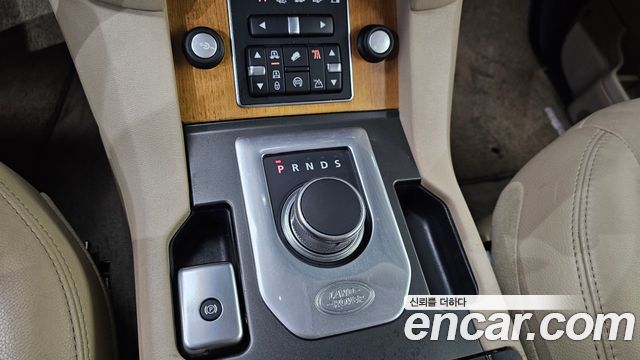 Land Rover Discovery 4 3.0 SDV6 SE 2015 — фото 9