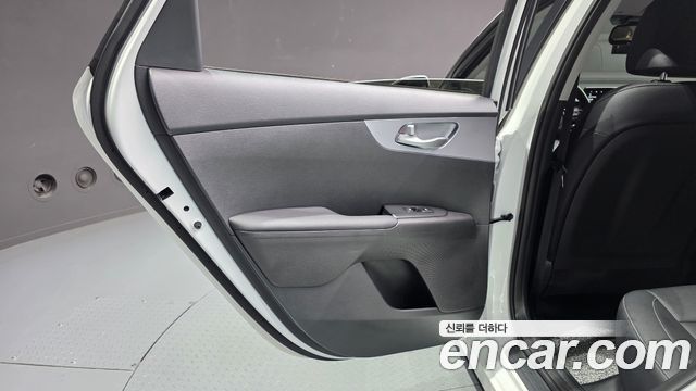 Kia K3 (II) 1.6 Prestige 2022 — фото 31