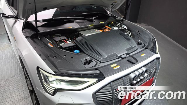 Audi e-tron 55 Quattro Sportback 2021 — фото 6