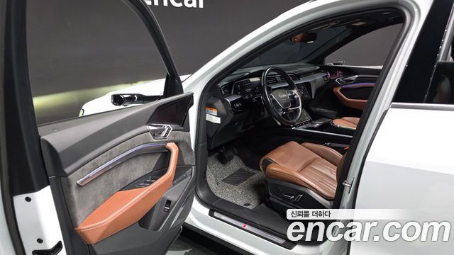 Audi e-tron 55 Quattro Sportback 2021 — фото 10