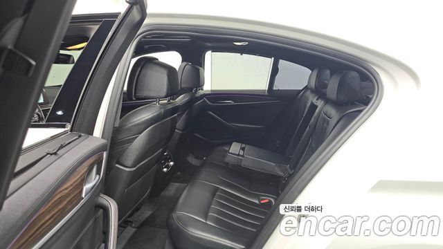 BMW 5 Series (G30) 520d xDrive M Sport Package Plus 2017 — фото 11