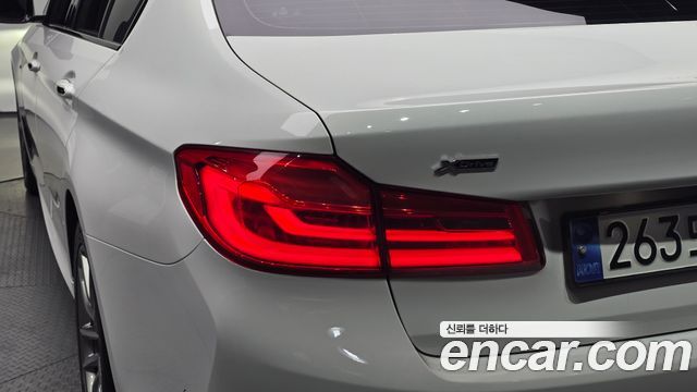 BMW 5 Series (G30) 520d xDrive M Sport Package Plus 2017 — фото 23