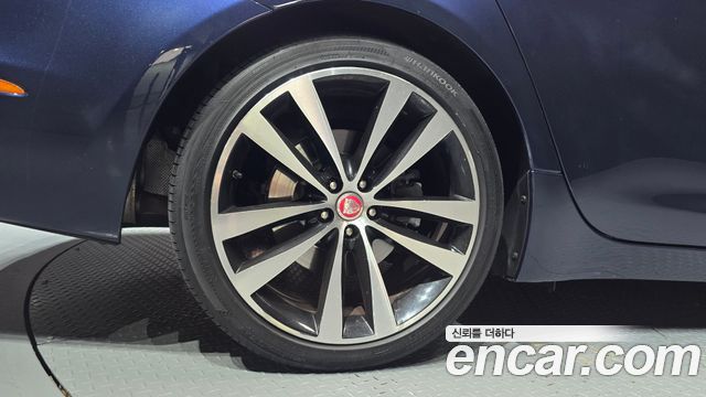 Jaguar XJ 3.0D XJ50 LWB X351 2019 — фото 5