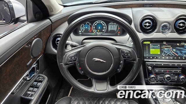 Jaguar XJ 3.0D XJ50 LWB X351 2019 — фото 13