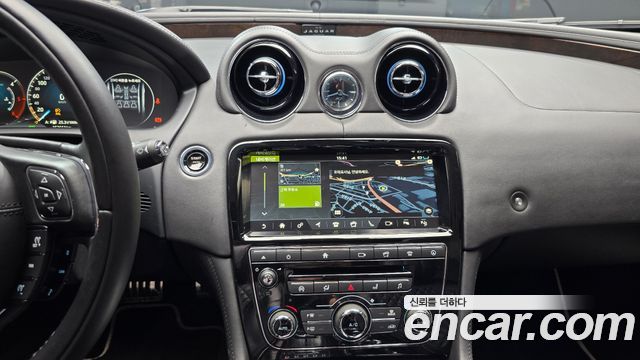 Jaguar XJ 3.0D XJ50 LWB X351 2019 — фото 14