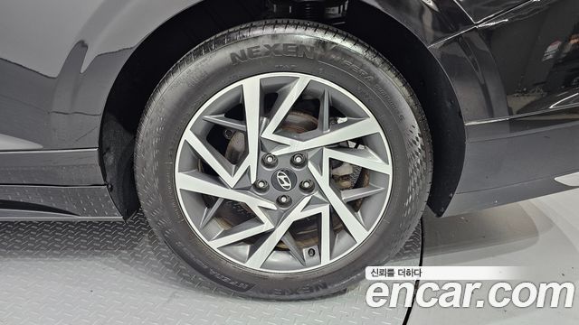 Hyundai Grandeur (GN7) 2,5 Gasoline 2WD Premium 2023 — фото 21