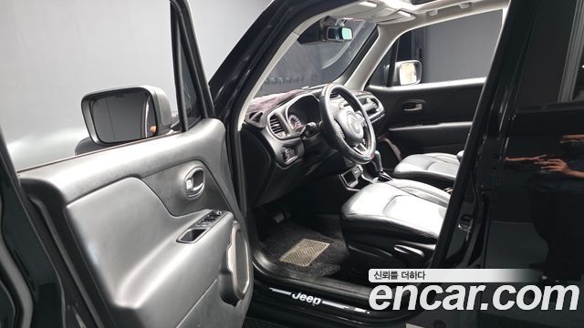 Jeep Renegade 2.4 Limited 2021 — фото 10
