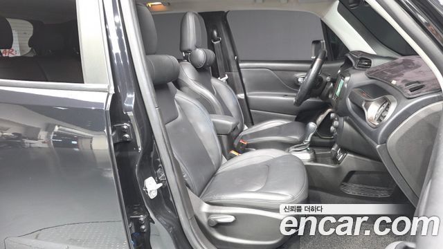 Jeep Renegade 2.4 Limited 2021 — фото 15