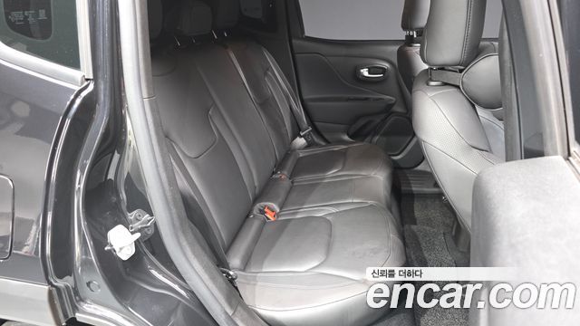 Jeep Renegade 2.4 Limited 2021 — фото 16