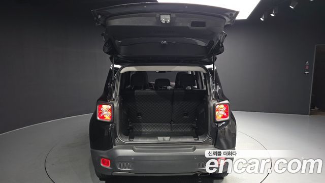 Jeep Renegade 2.4 Limited 2021 — фото 24