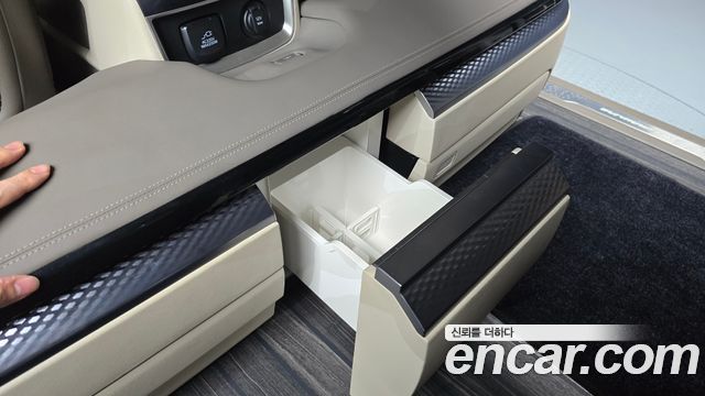 Kia Carnival (IV) HEV 4-Seater Hi Limousine Signature 2024 — фото 30