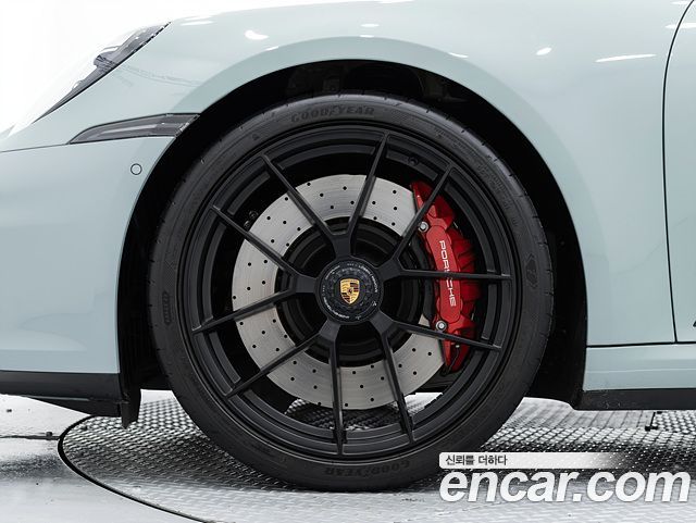 Porsche 911 (992) Carrera 4 GTS 2025 — фото 5