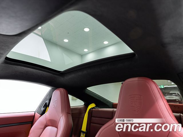 Porsche 911 (992) Carrera 4 GTS 2025 — фото 24