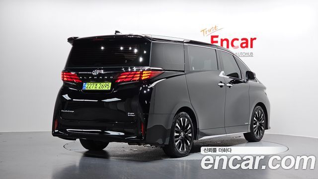 Toyota Alphard (IV) 2.5 HEV Executive AWD 2024 — фото 2