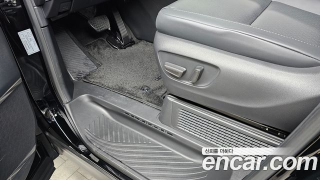 Toyota Alphard (IV) 2.5 HEV Executive AWD 2024 — фото 20