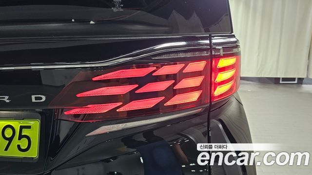 Toyota Alphard (IV) 2.5 HEV Executive AWD 2024 — фото 23