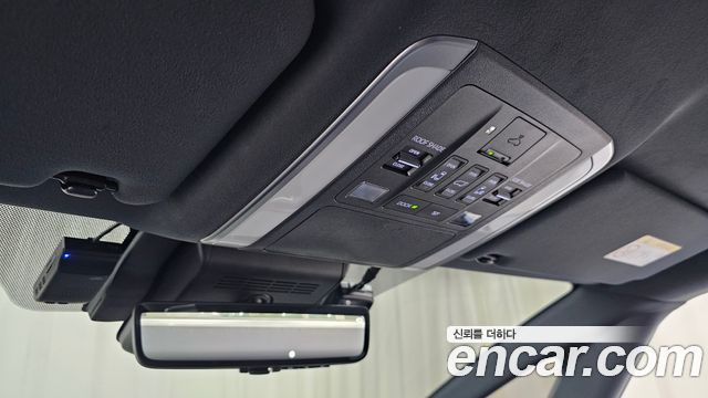 Toyota Alphard (IV) 2.5 HEV Executive AWD 2024 — фото 27