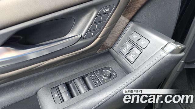 Toyota Alphard (IV) 2.5 HEV Executive AWD 2024 — фото 30