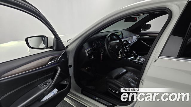 BMW 5 Series (G30) 530i xDrive M Sport Package Plus 2018 — фото 10