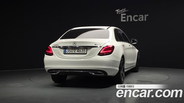 Mercedes-Benz C-Class (W205) C220 d 4MATIC Exclusive 2019 — фото 4