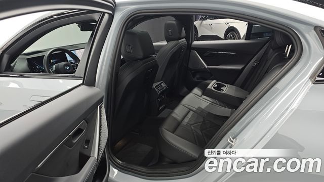 BMW 5 Series (G60) 523d M Sport 2025 — фото 12