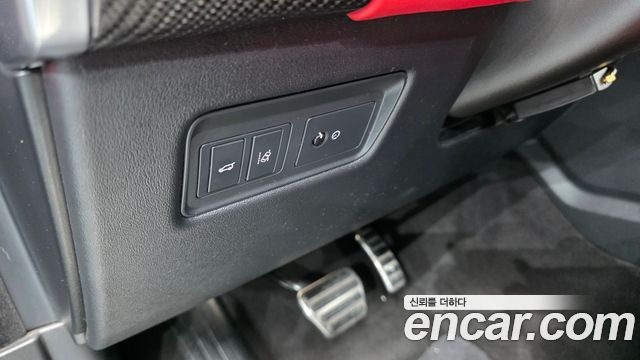 Land Rover Range Rover Sport (II) 5.0 SVR 2017 — фото 16